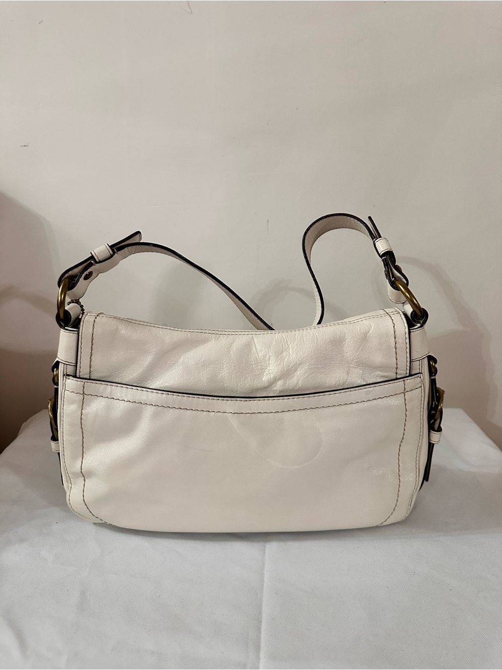 Coach Cream Leather Shoulder Bag with Buckle Pockets - Picture 2 of 9